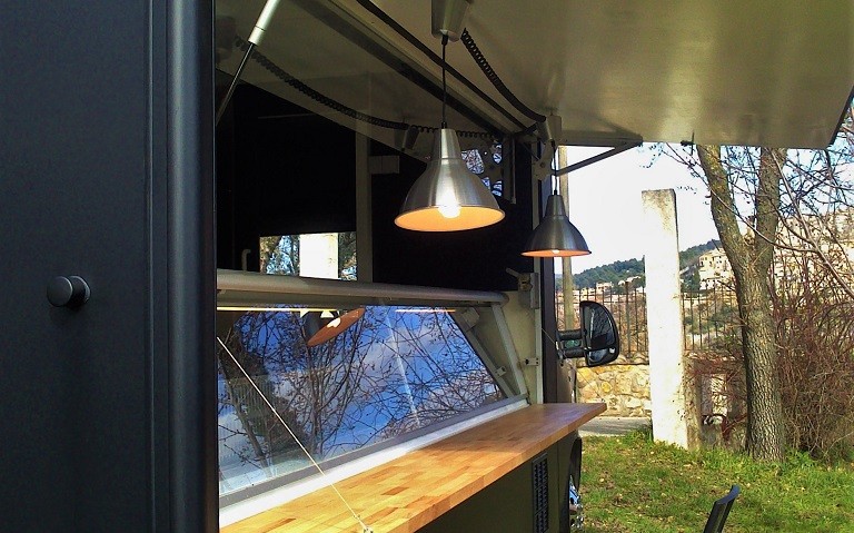 Allestimento e restauro veicoli speciali dedicati alla ristorazione mobile. Furgoni per street food festival. vendita allestimento restauro assistenza veicoli speciali usati auto classiche autonegozio ristorazione panini furgone ducato sprinter transit street food truck streetfood foodtruck ambulante festival roma 