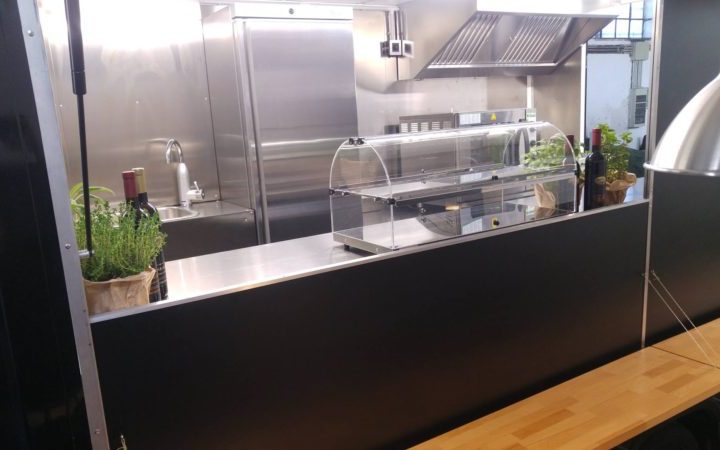 Allestimento e restauro veicoli speciali dedicati alla ristorazione mobile. Furgoni per street food festival. vendita allestimento restauro assistenza veicoli speciali usati auto classiche autonegozio ristorazione panini furgone ducato sprinter transit street food truck streetfood foodtruck ambulante festival roma