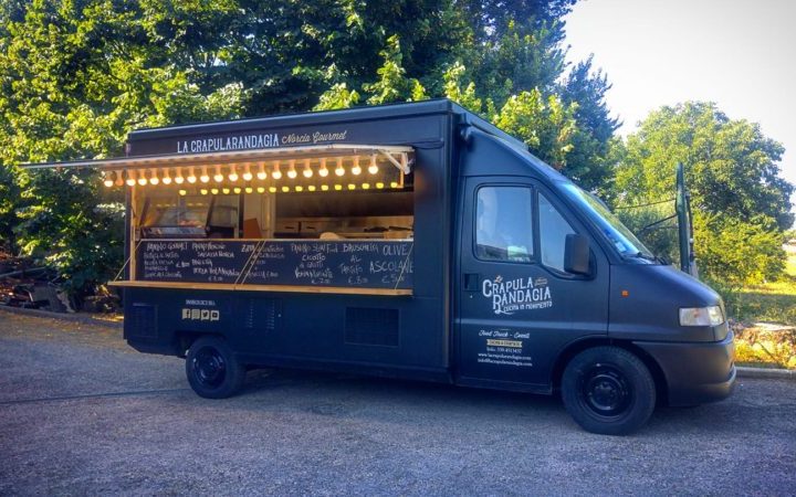 Allestimento e restauro veicoli speciali dedicati alla ristorazione mobile. Furgoni per street food festival. vendita allestimento restauro assistenza veicoli speciali usati auto classiche autonegozio ristorazione panini furgone ducato sprinter transit street food truck streetfood foodtruck ambulante festival roma
