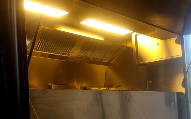Allestimento e restauro veicoli speciali dedicati alla ristorazione mobile. Furgoni per street food festival. vendita allestimento restauro assistenza veicoli speciali usati auto classiche autonegozio ristorazione panini furgone ducato sprinter transit street food truck streetfood foodtruck ambulante festival roma